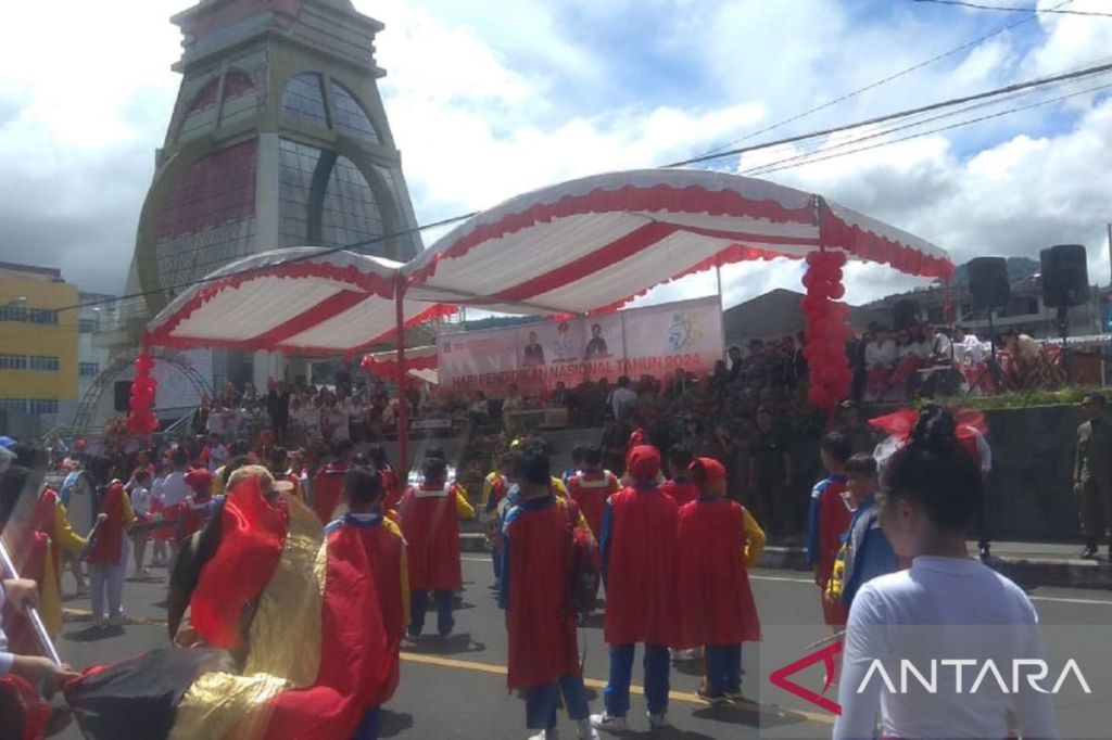 Pawai Hardiknas di Tomohon&nbsp;meriah