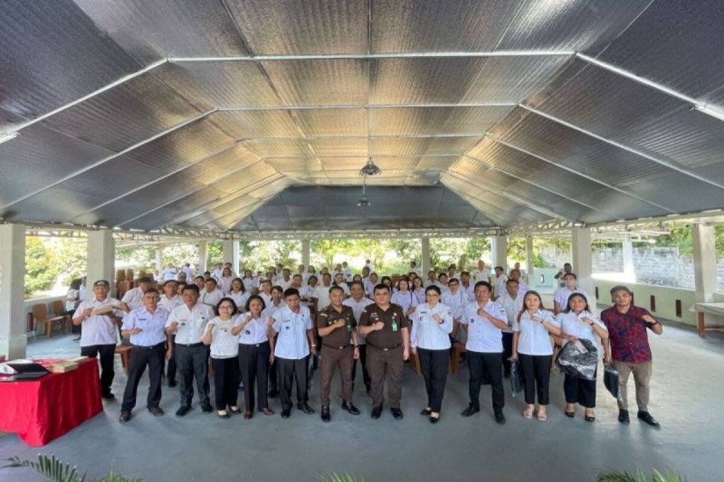 Kejati Sulut gelar penyuluhan hukum program Binmatkum Jaksa Masuk Desa di&nbsp;Minahasa