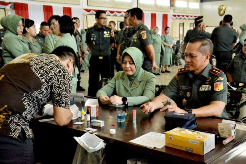 Pangdam ikut donor darah peringati HUT Ke-66 Kodam&nbsp;XIII/Merdeka