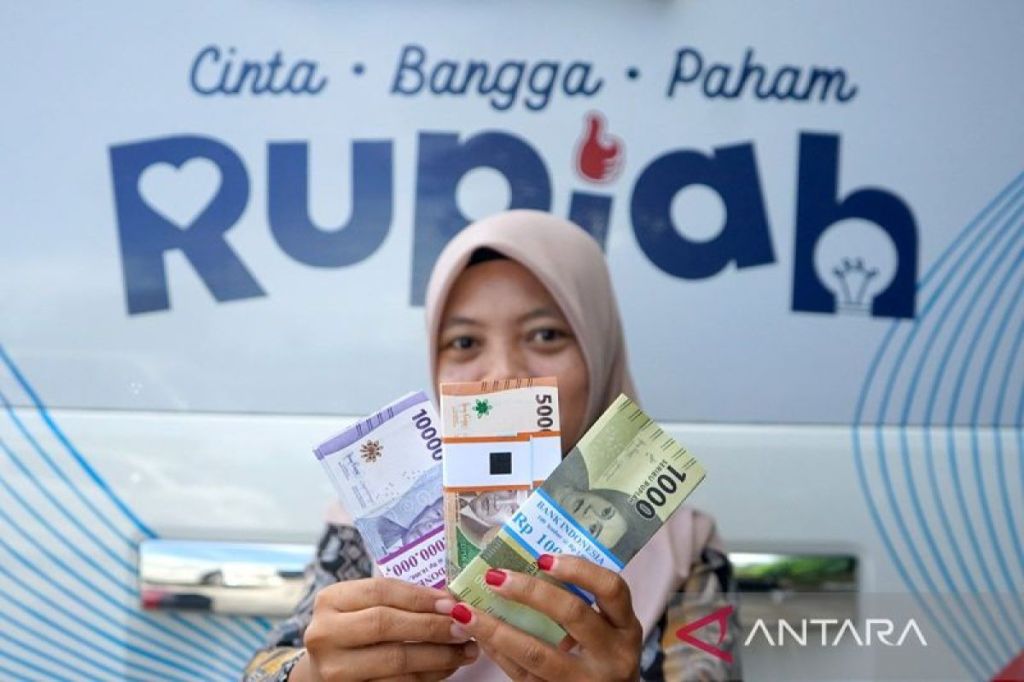 Nilai tukar rupiah turun seiring pasar antisipasi hasil rapat dewan Gubernur&nbsp;BI