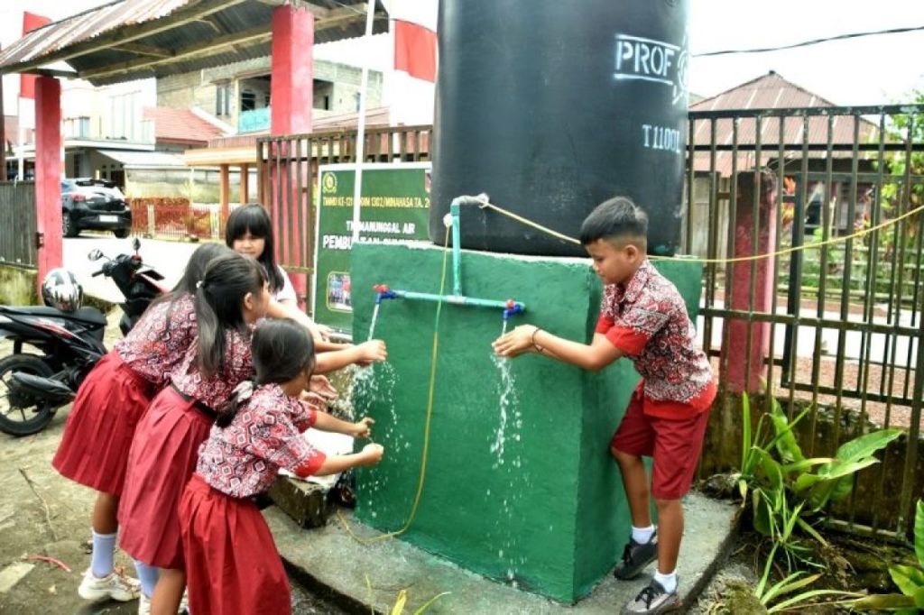 Warga Paslaten nikmati air bersih TMMD Kodim&nbsp;1302/Minahasa